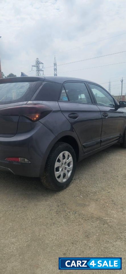 Grey Hyundai Elite i20 Sportz
