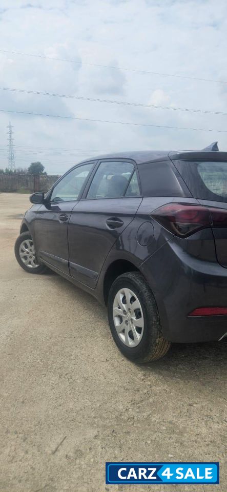 Grey Hyundai Elite i20 Sportz