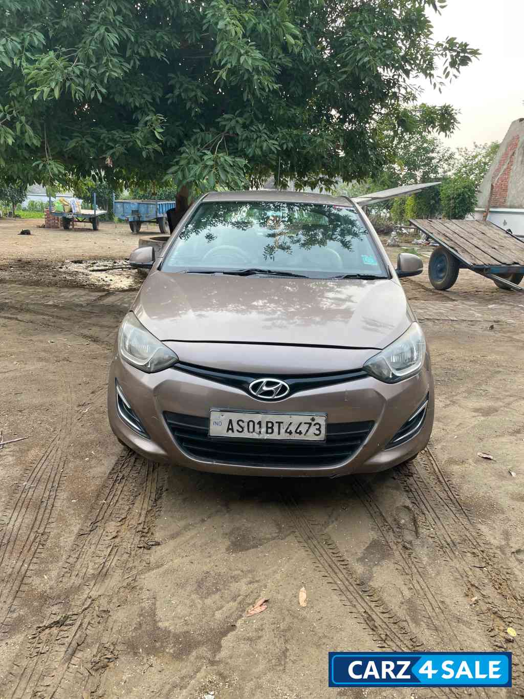 Brown Hyundai i20 Megna