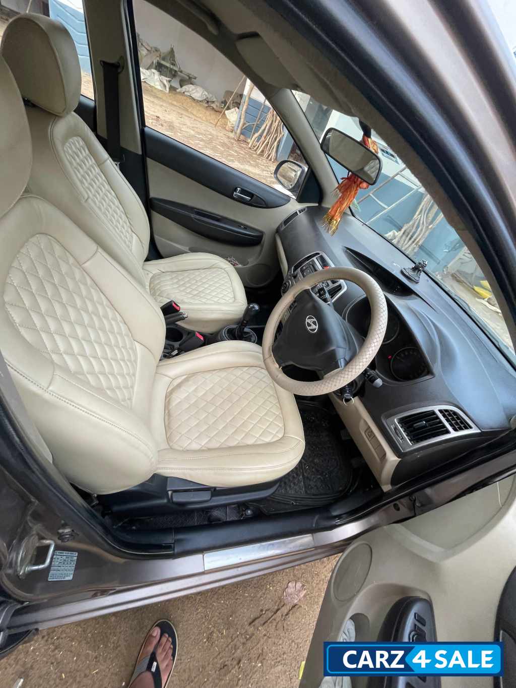 Brown Hyundai i20 Megna