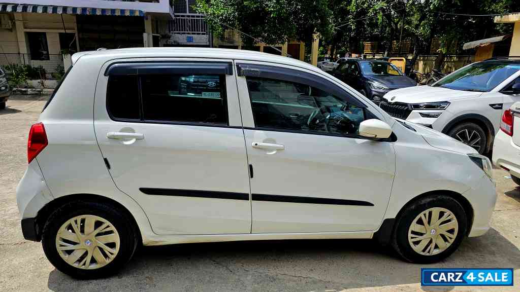 White Maruti Suzuki Celerio ZXI,Automatic,CNG
