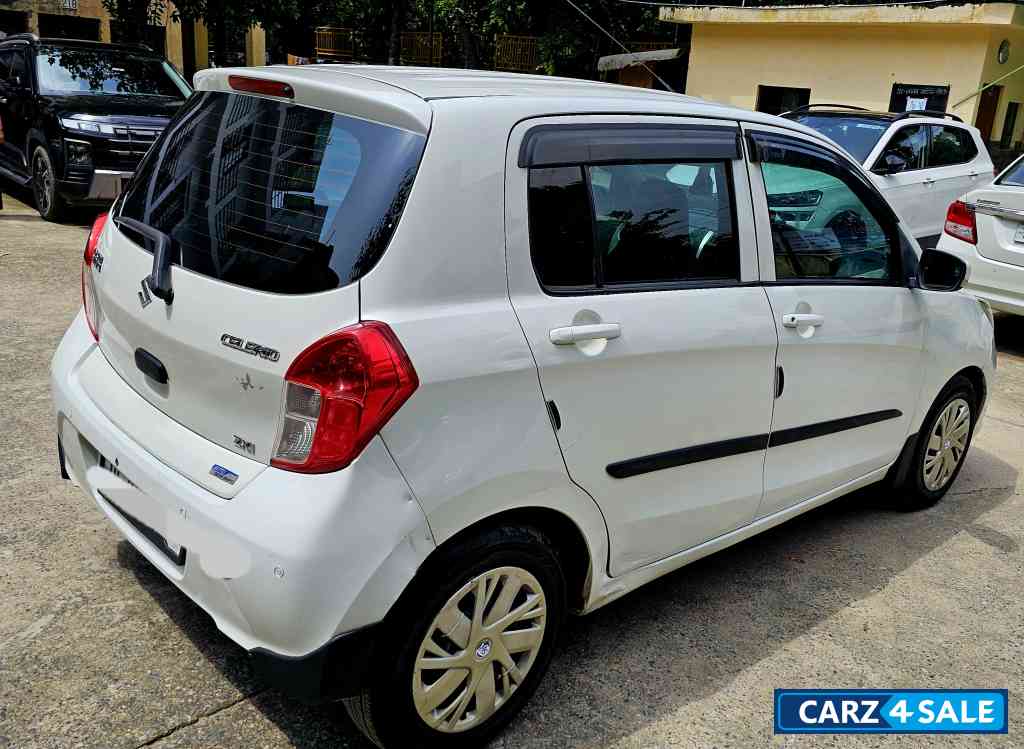 White Maruti Suzuki Celerio ZXI,Automatic,CNG