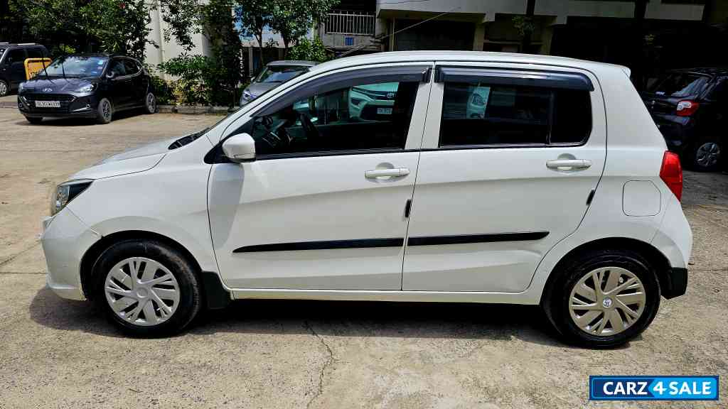 White Maruti Suzuki Celerio ZXI,Automatic,CNG