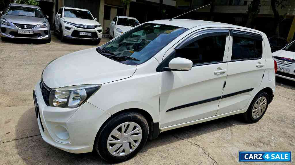 White Maruti Suzuki Celerio ZXI,Automatic,CNG
