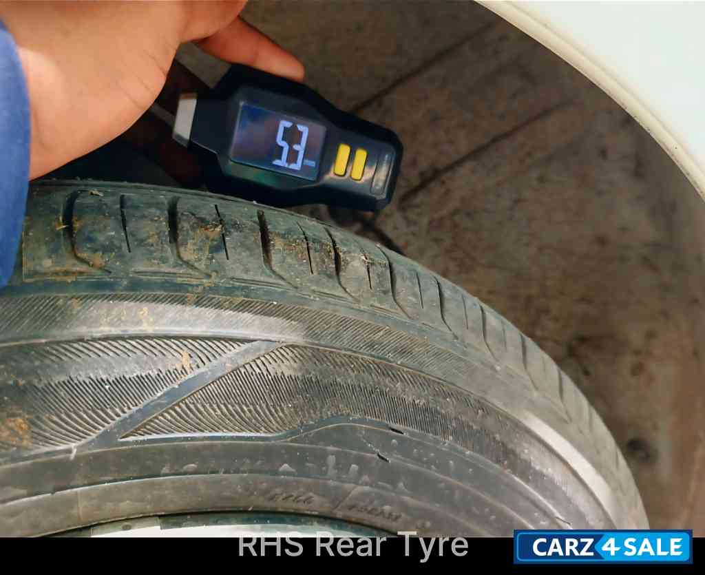 White Maruti Suzuki Celerio ZXI,Automatic,CNG