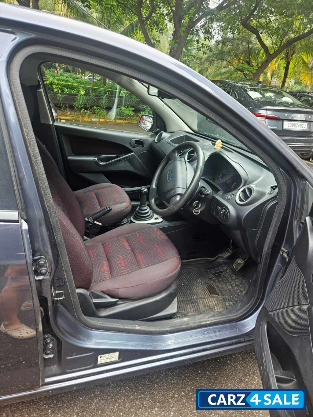 Sea Grey Ford Figo EXI Sea Grey Ford Figo EXI