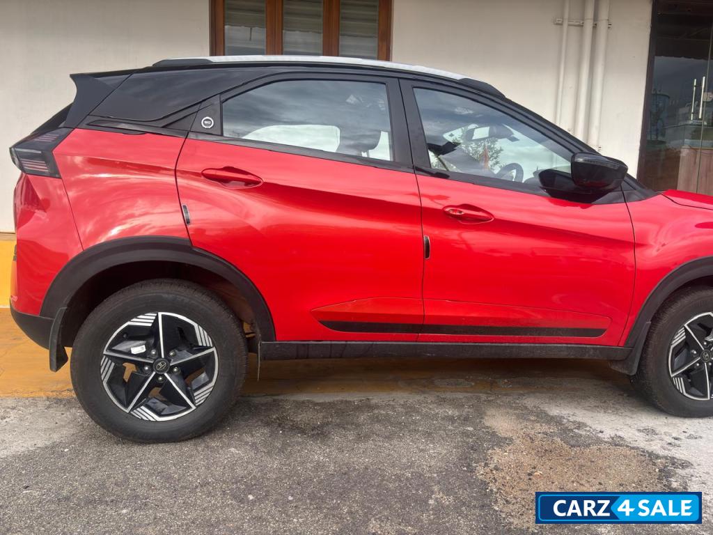 Flmred Pinbk Tata Nexon Fearless Plus S Dark Edition DCA - Sunroof • petrol • 2024