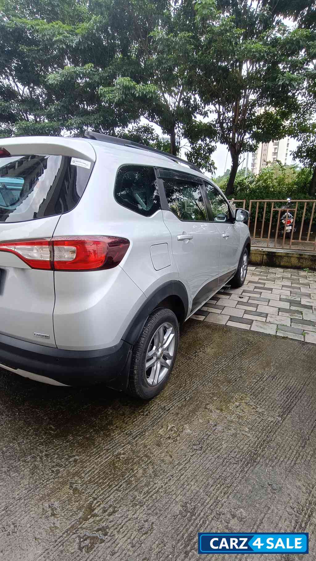 Renault Triber Rxz AMT