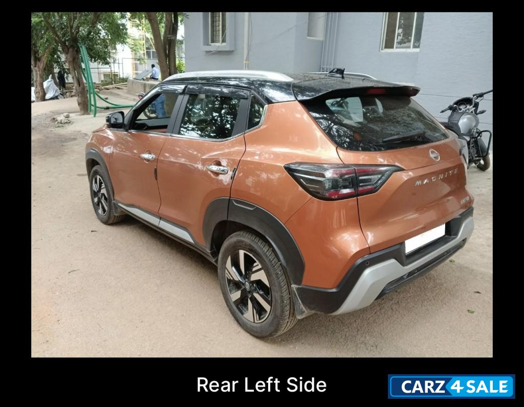 Dual Tone Nissan Magnite Tekna AMT Dual Tone