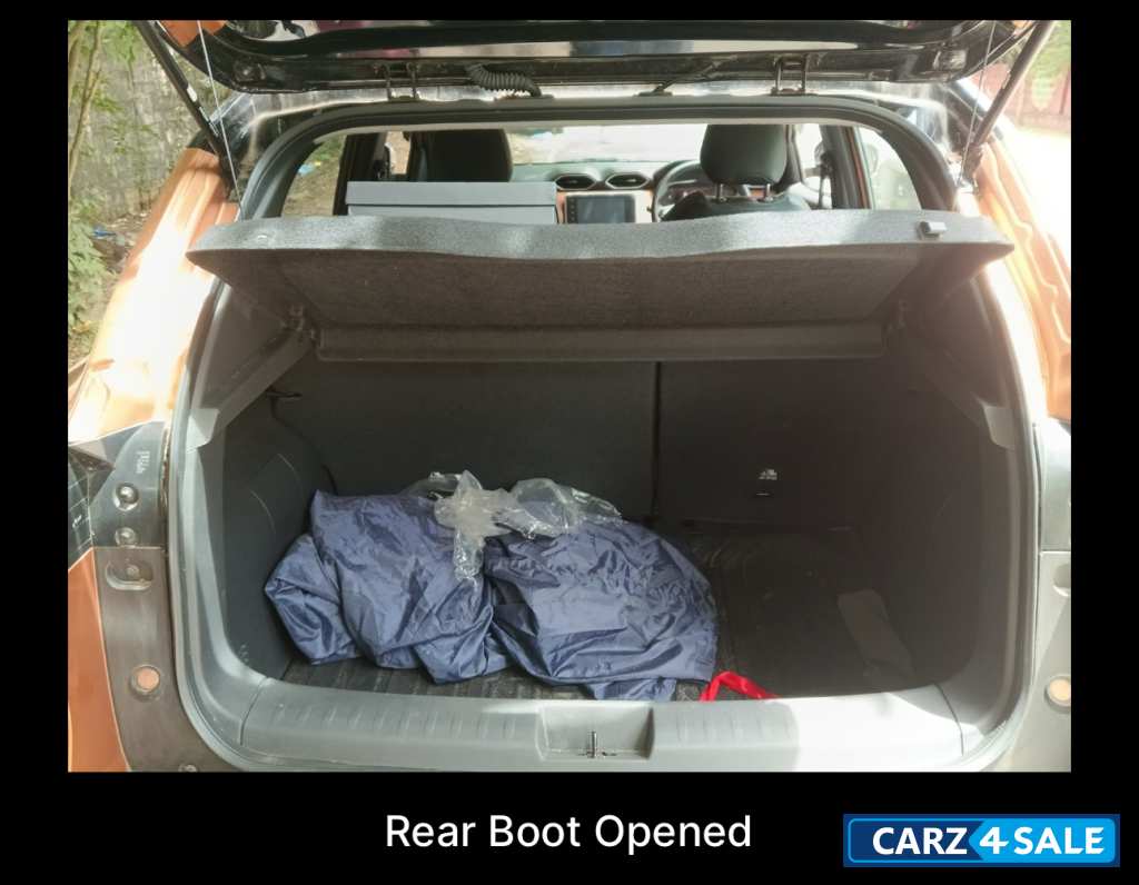 Dual Tone Nissan Magnite Tekna AMT Dual Tone