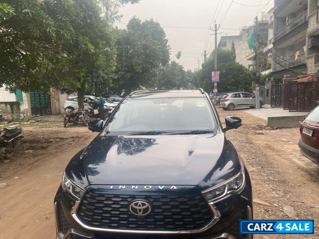 Toyota Innova Hycross VX(O) 8 STR