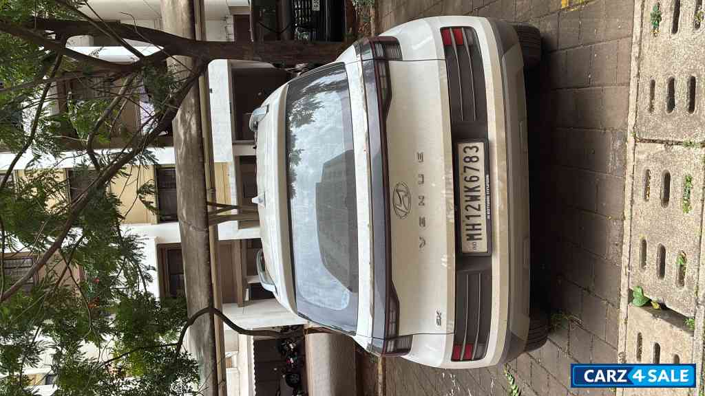 White Hyundai Venue SX Petrol 1.2