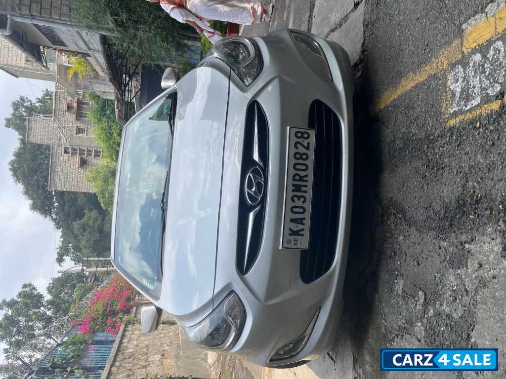 Silver Hyundai Verna CDRISX1.5