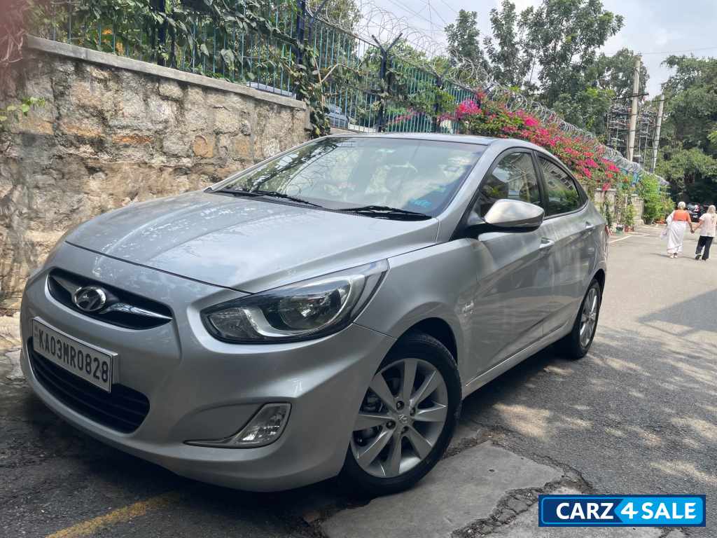 Silver Hyundai Verna CDRISX1.5