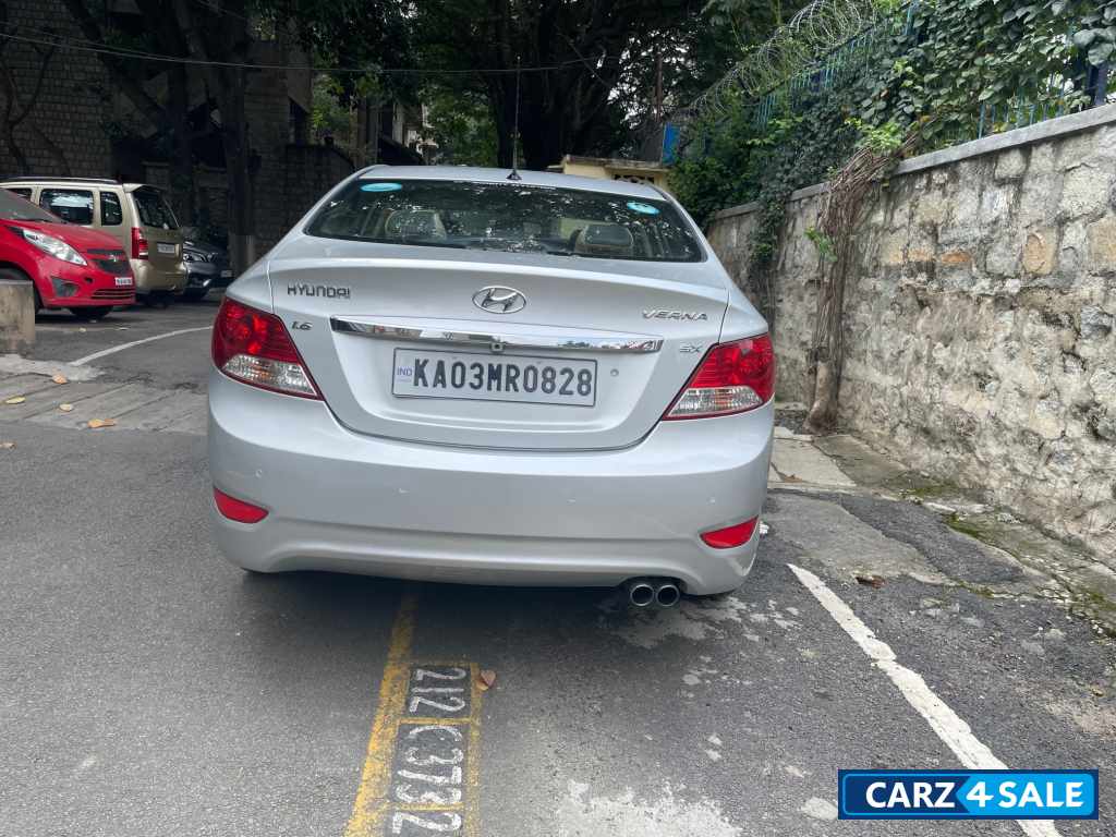 Silver Hyundai Verna CDRISX1.5