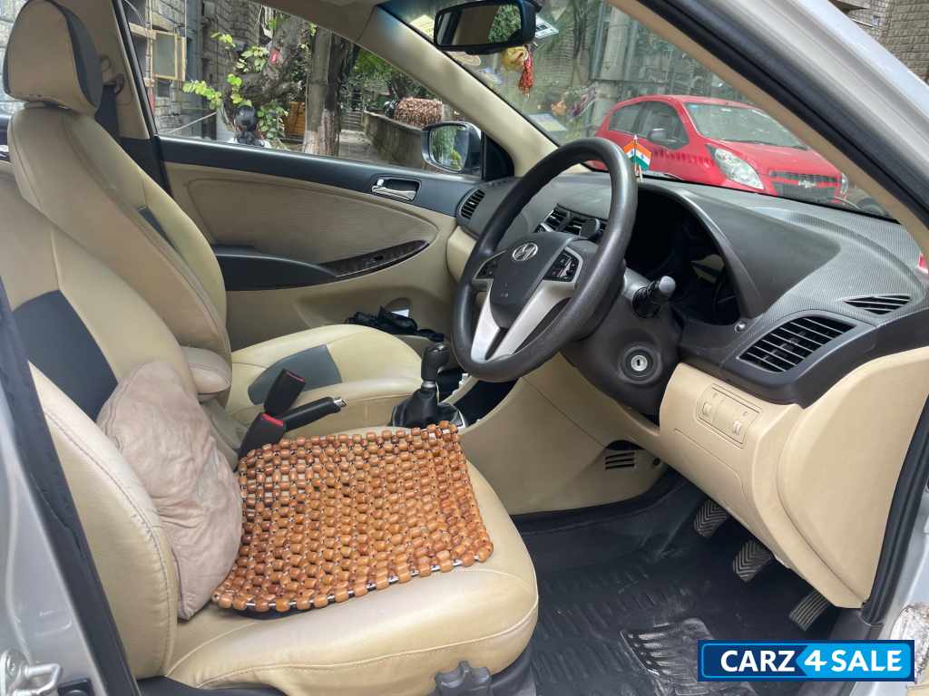 Silver Hyundai Verna CDRISX1.5