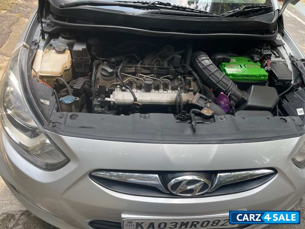Silver Hyundai Verna CDRISX1.5
