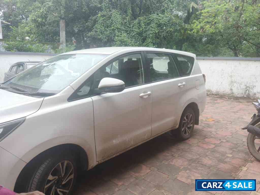 Toyota Innova Cysta GX 8 STR