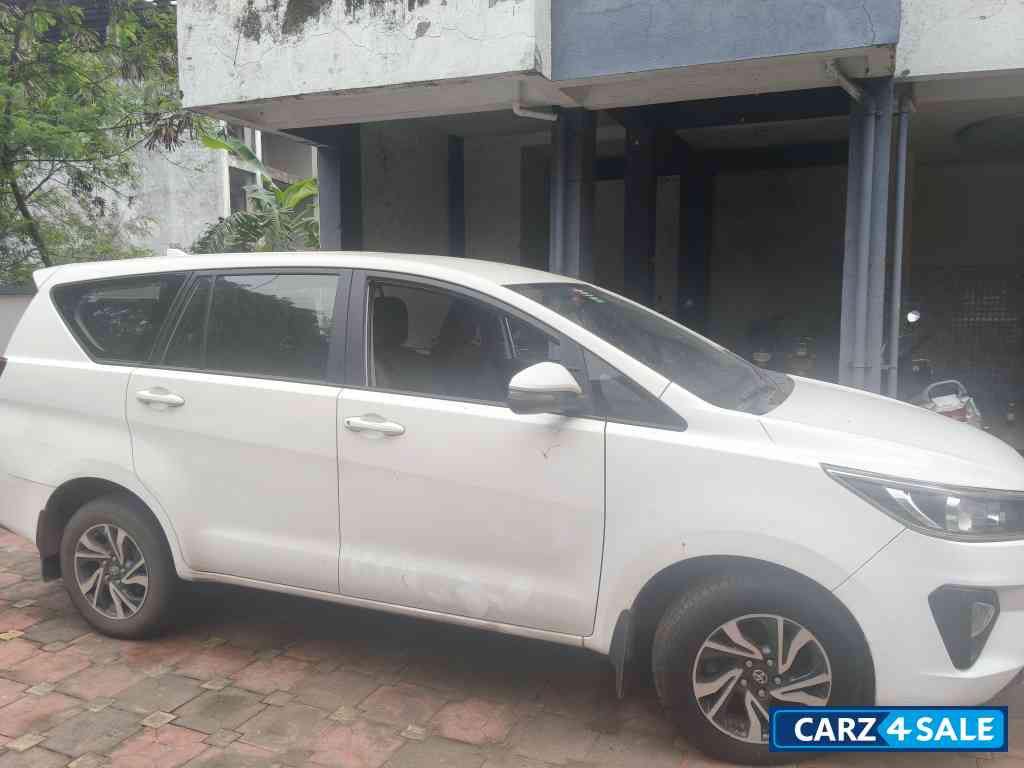 Toyota Innova Cysta GX 8 STR