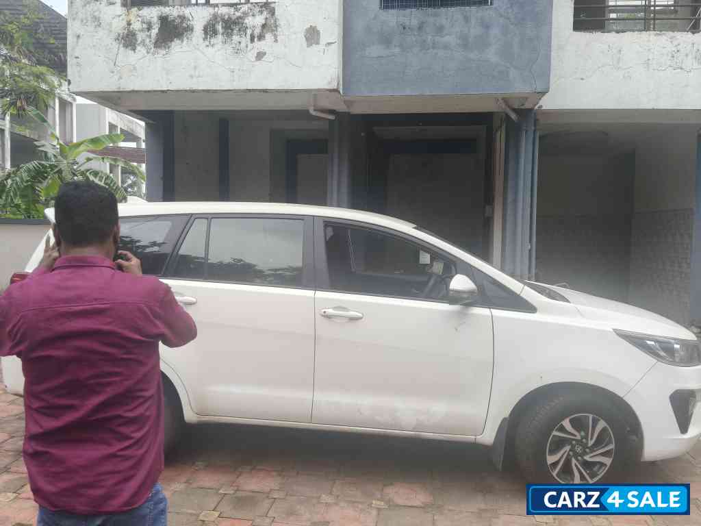 Toyota Innova Cysta GX 8 STR