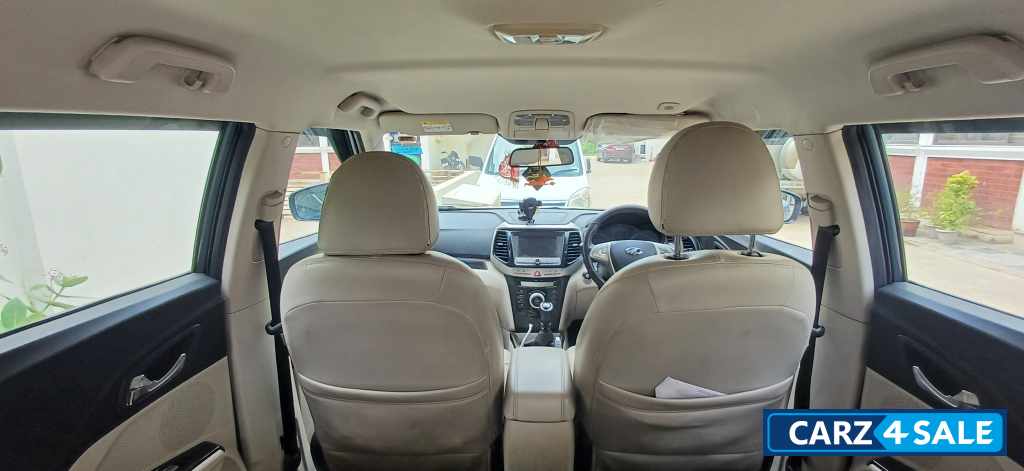 Aquamarine Mahindra XUV300 W8 Aquamarine Mahindra XUV300 W8