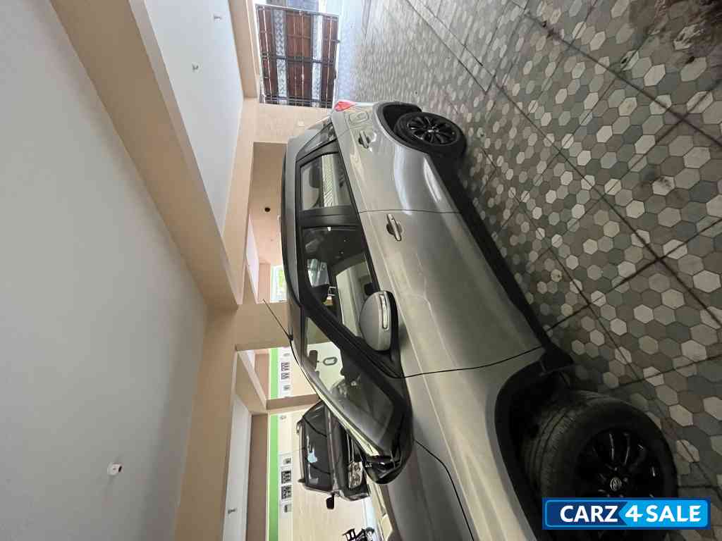 Toyota Urban Cruiser Mid