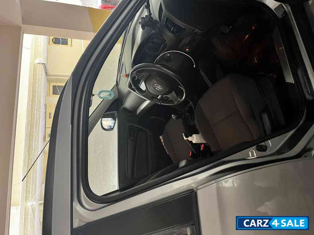 Toyota Urban Cruiser Mid