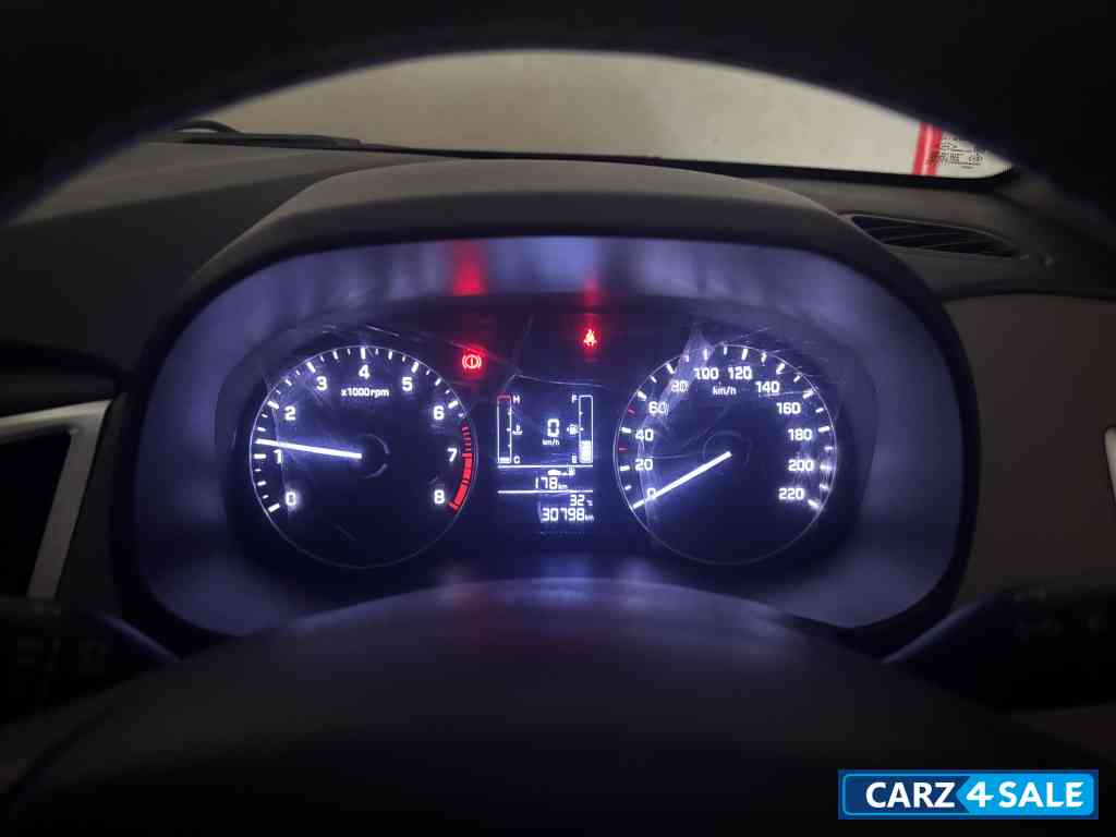 Polar White Hyundai Creta Creta SX