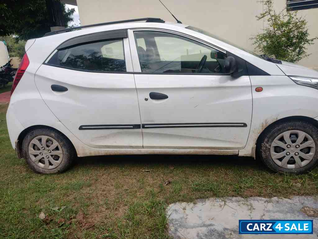 White Hyundai Eon Megna +