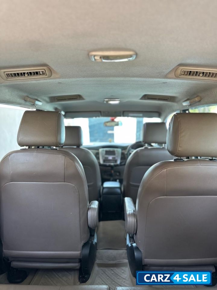 Silver Toyota Innova ZX Silver Toyota Innova ZX