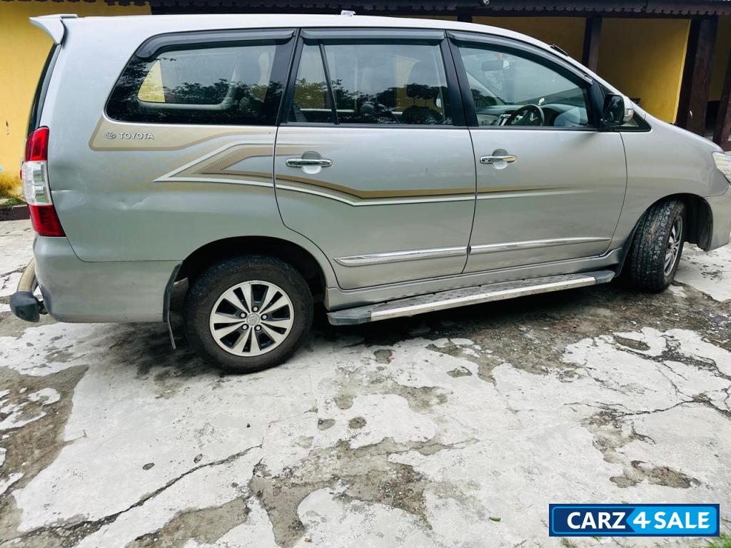 Silver Toyota Innova ZX Silver Toyota Innova ZX