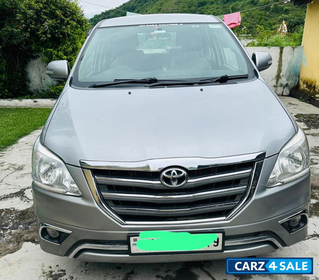 Silver Toyota Innova ZX Silver Toyota Innova ZX