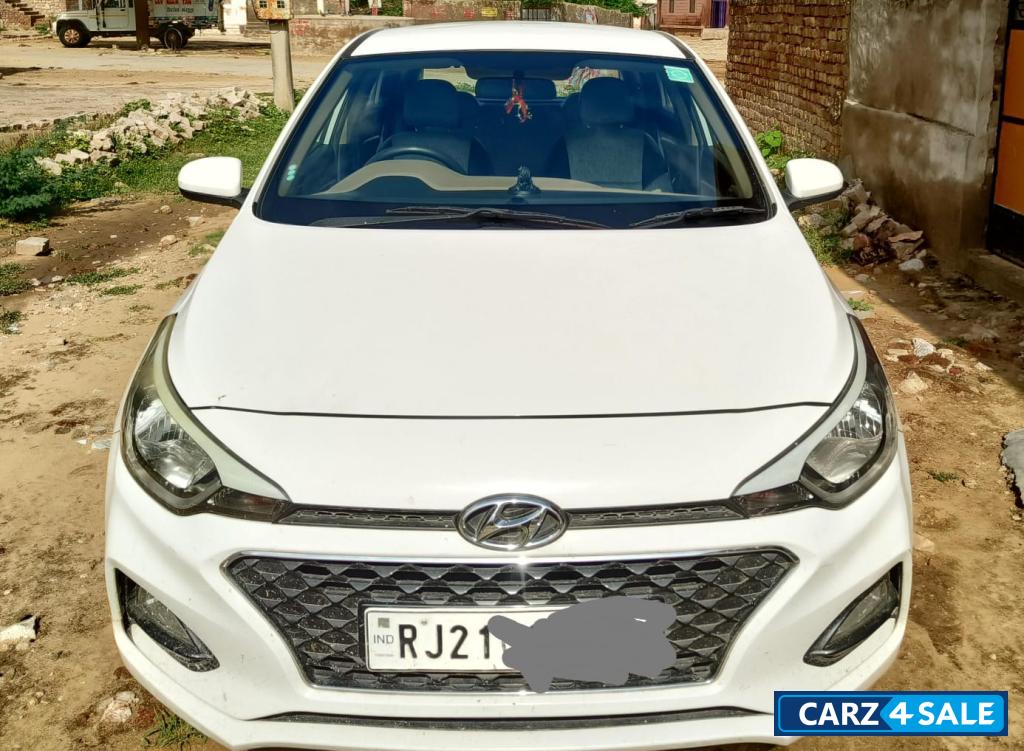 White Hyundai Magna+VTVT