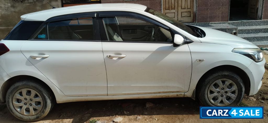 White Hyundai Magna+VTVT White Hyundai Magna+VTVT