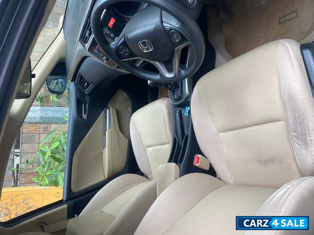 Honda City 1.5 V MT(I-VTEC)