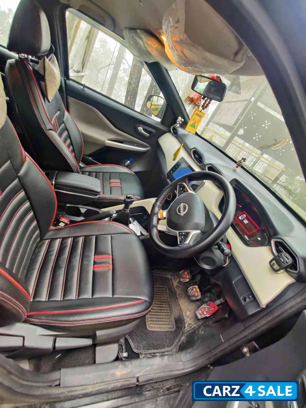 Onyx Black Nissan Magnite XV MT Onyx Black Nissan Magnite XV MT