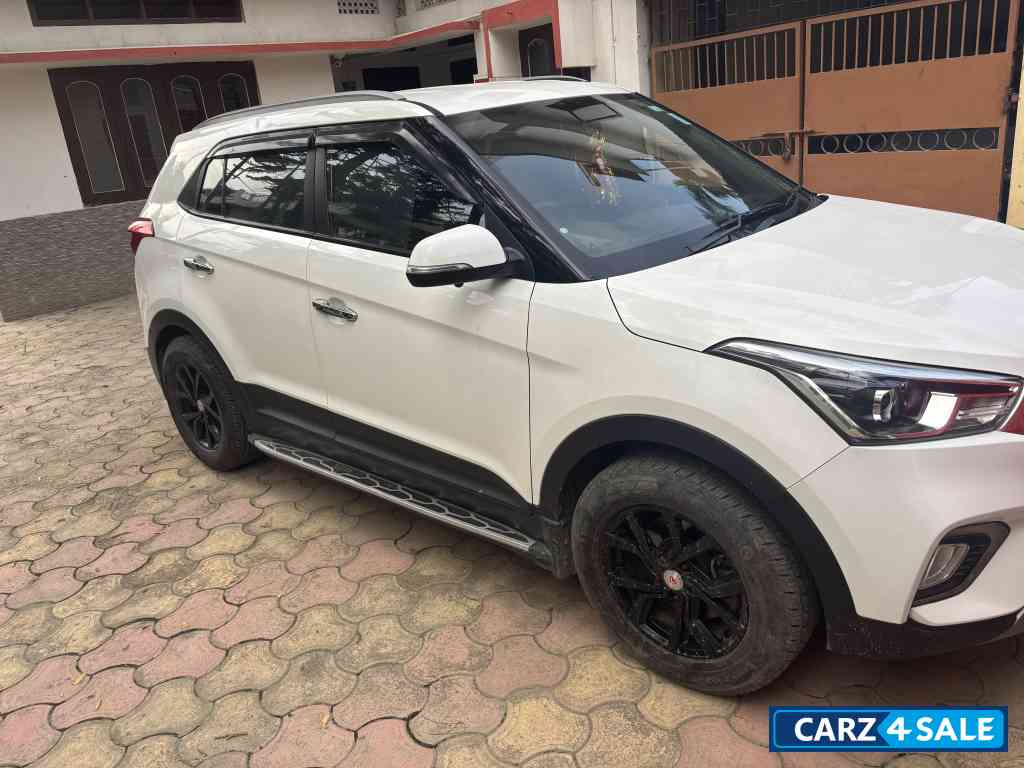 White Hyundai Creta