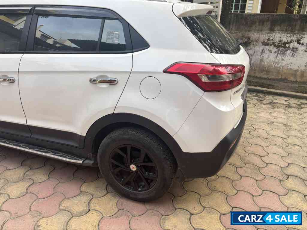 White Hyundai Creta