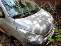 Silver Hyundai i10 sportz