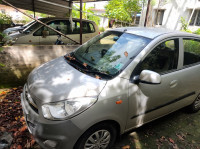 Silver Hyundai i10 sportz