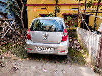 Silver Hyundai i10 sportz
