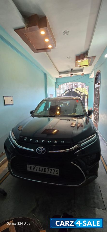 Midnight Black Toyota Urban Cruiser Hyryder G neodrive