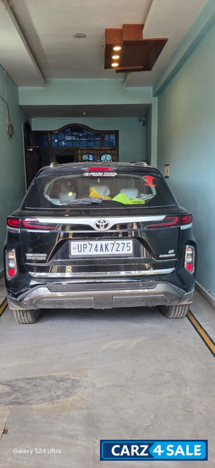 Midnight Black Toyota Urban Cruiser Hyryder G neodrive