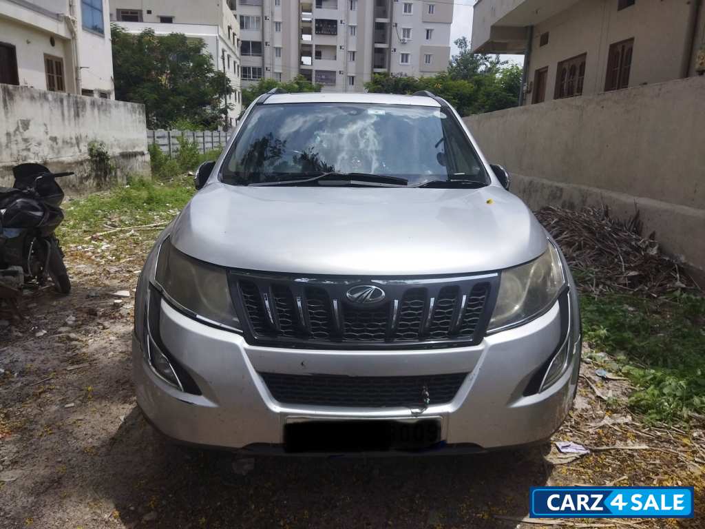 Mahindra XUV 500 W10
