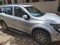 Mahindra XUV 500 W10