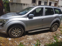 Mahindra XUV 500 W10