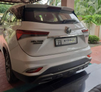 MG Hector Plus Sharp