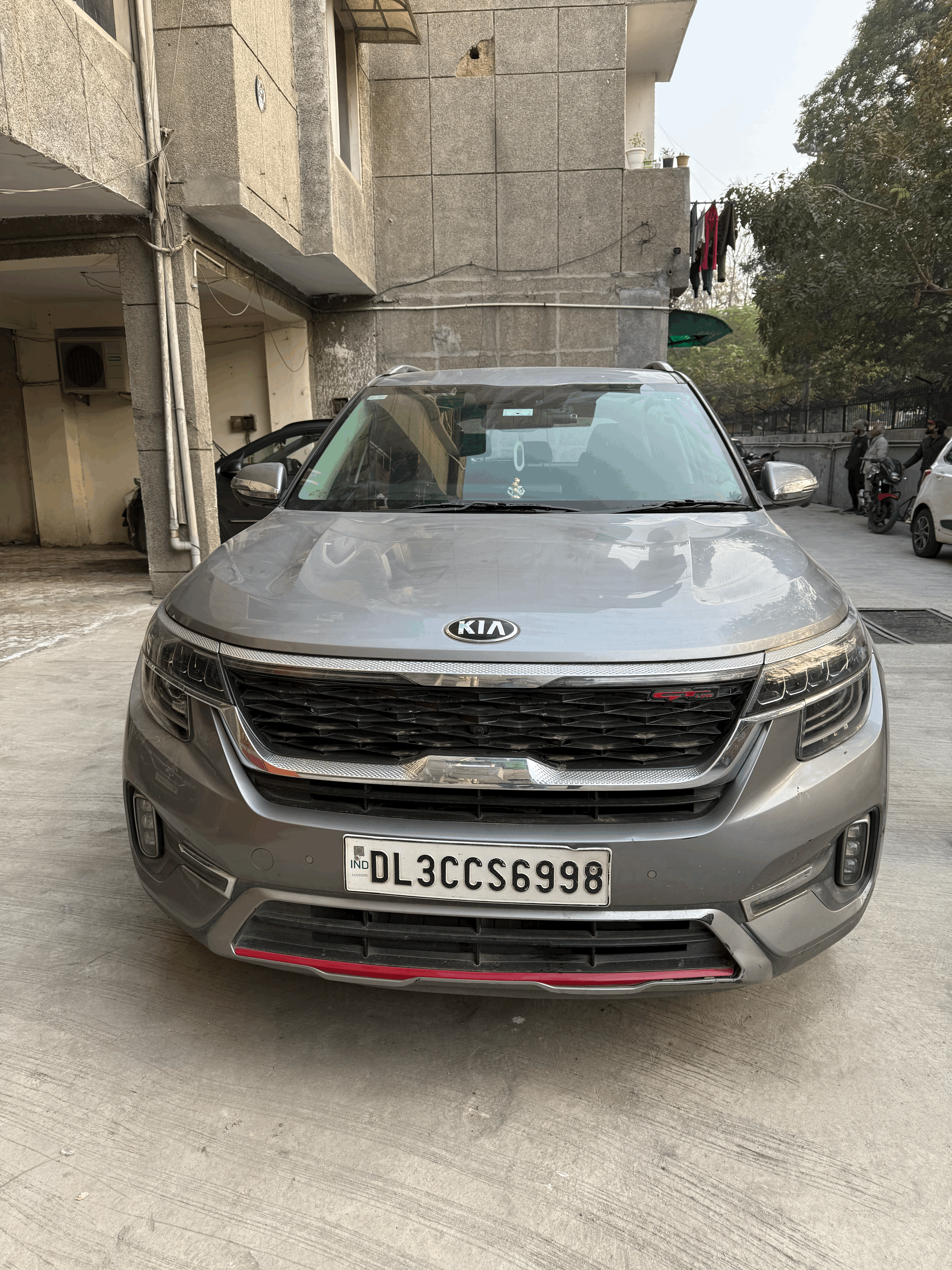 Steel Silver Kia Seltos GTX