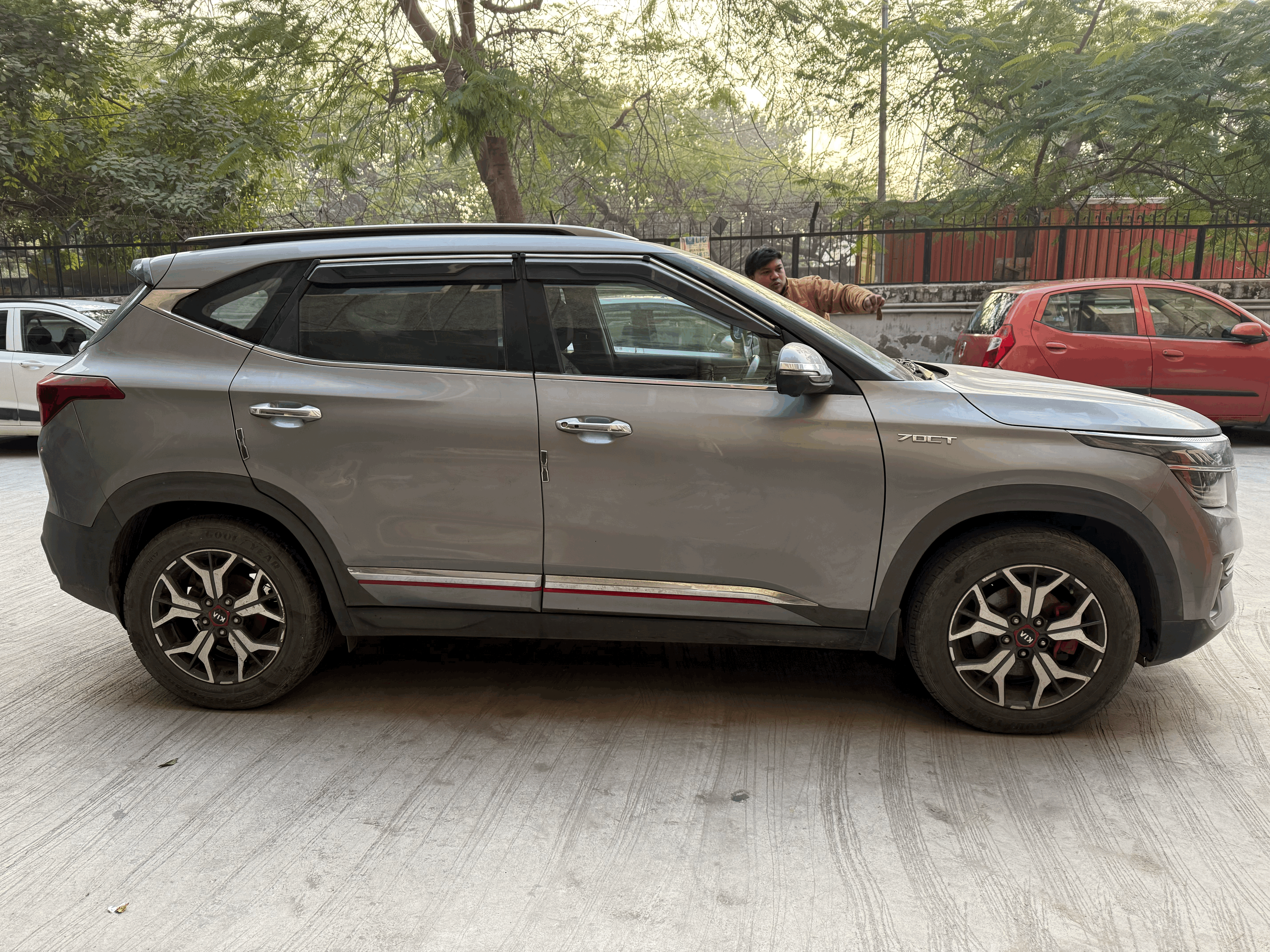 Steel Silver Kia Seltos GTX