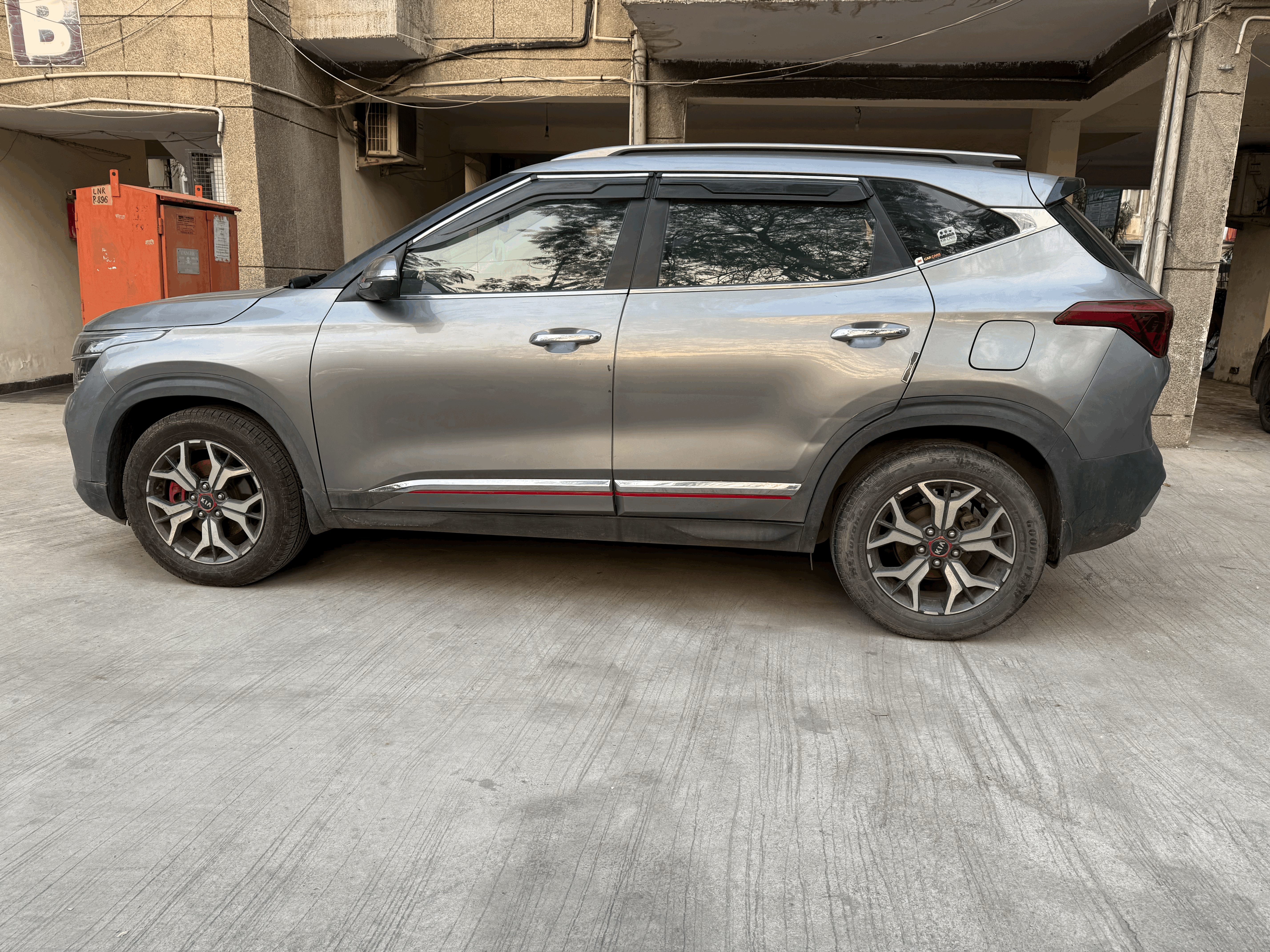 Steel Silver Kia Seltos GTX